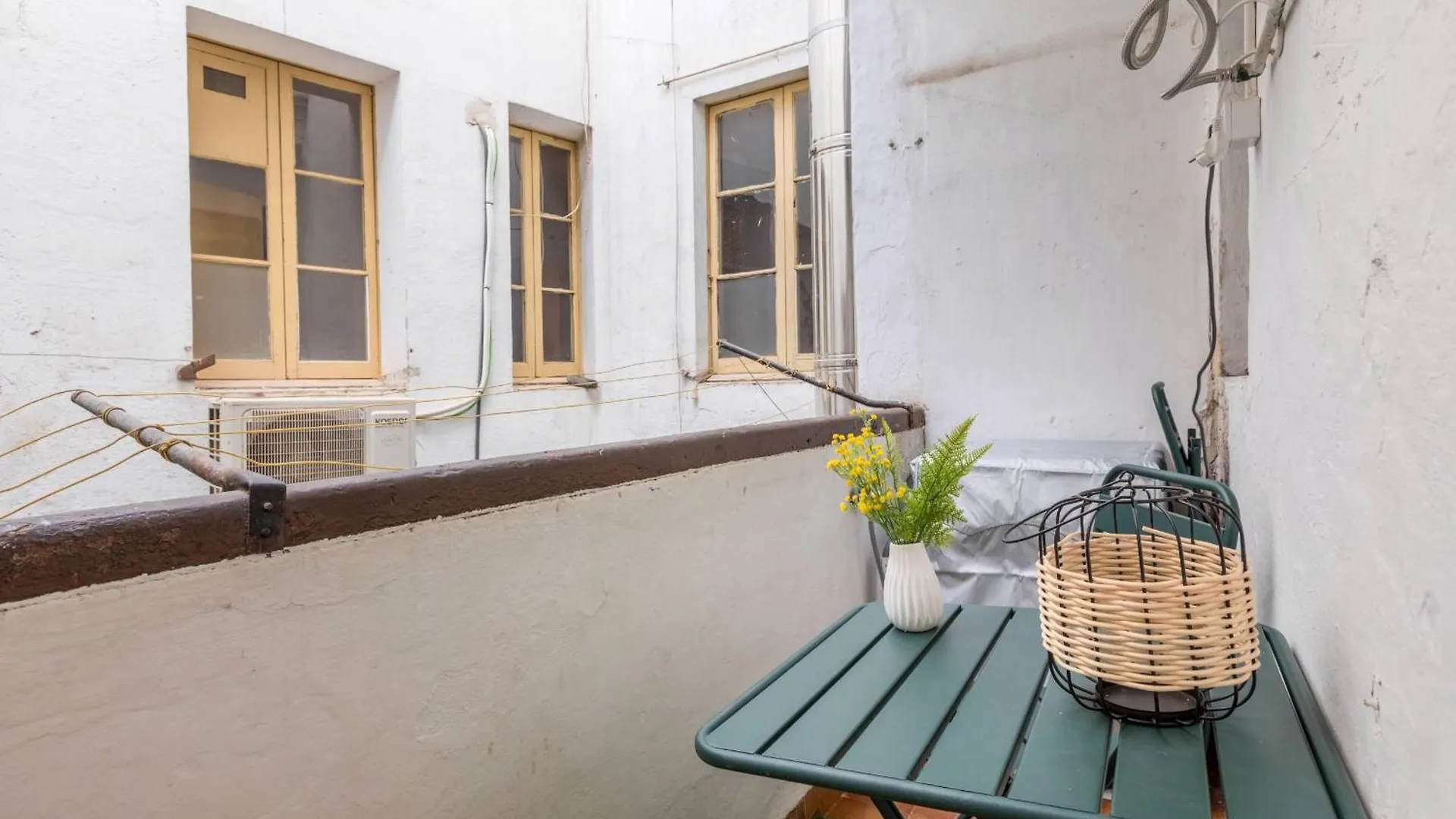 22Ara1051- 4Br Flat In The City Center Barcelona Spanyolország