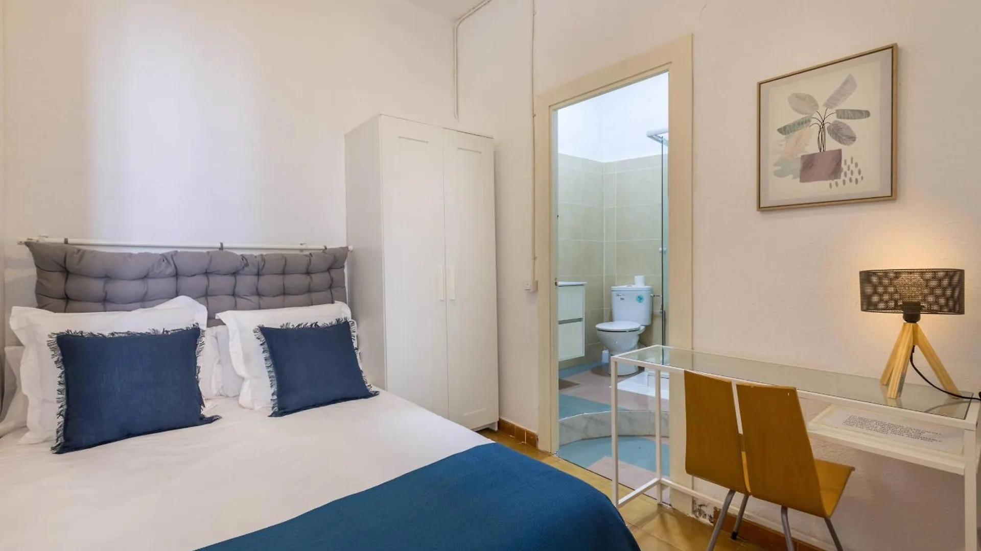 22Ara1051- 4Br Flat In The City Center Barcelona 0*,  Spanyolország