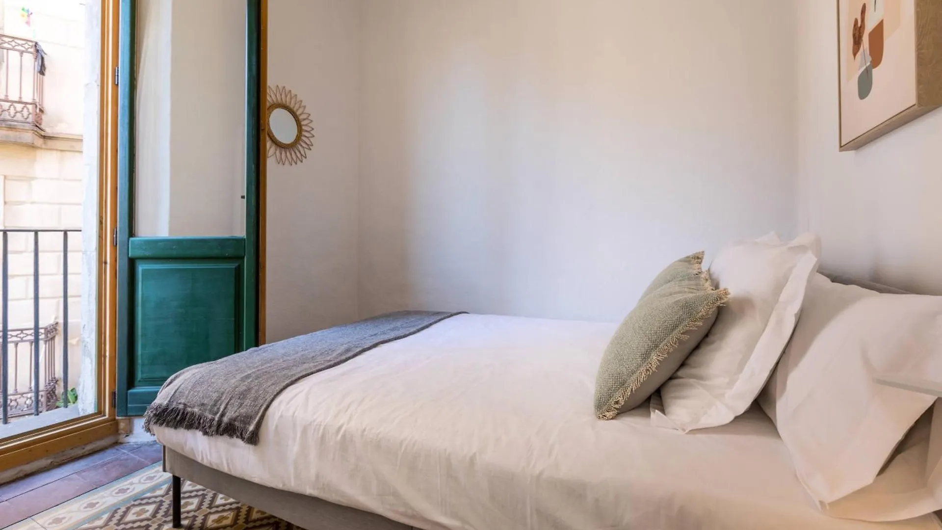 22Ara1051- 4Br Flat In The City Center Barcelona Apartman