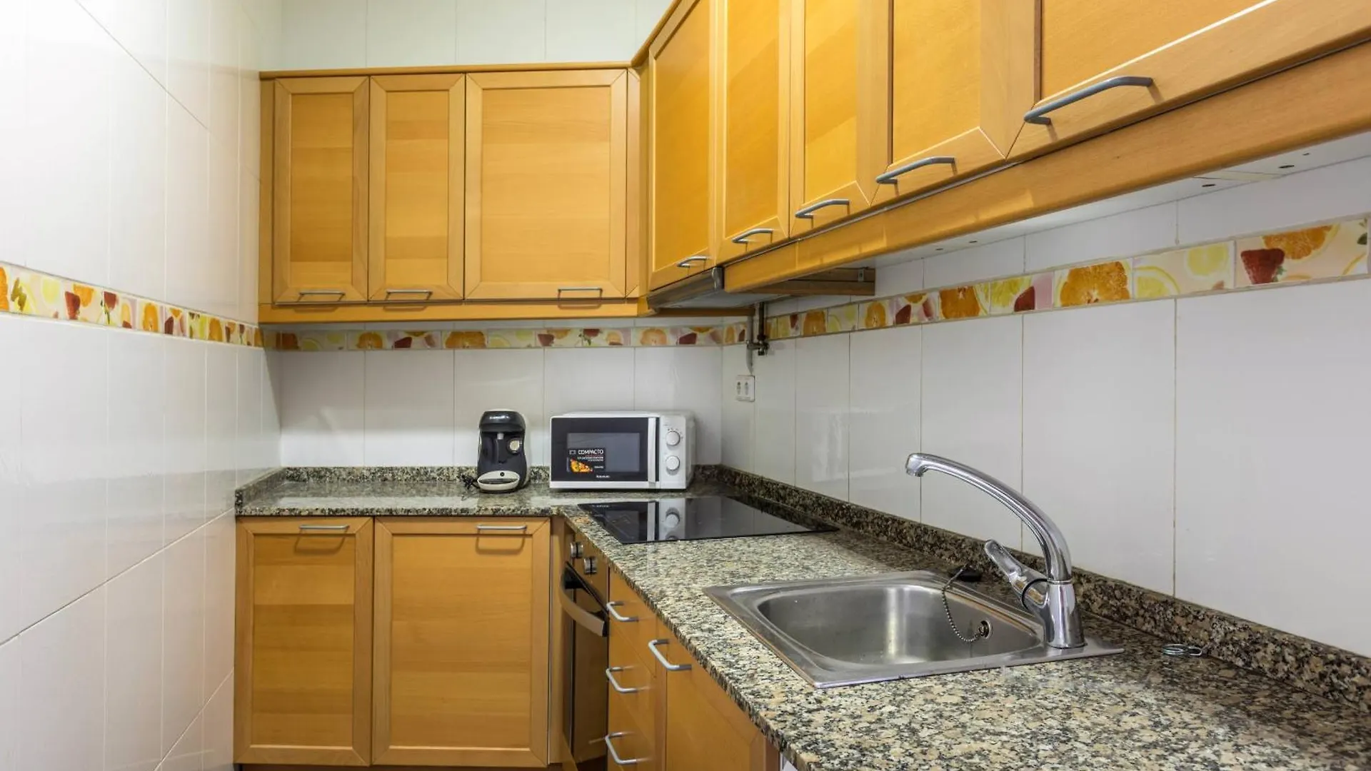 22Ara1051- 4Br Flat In The City Center Barcelona Apartman